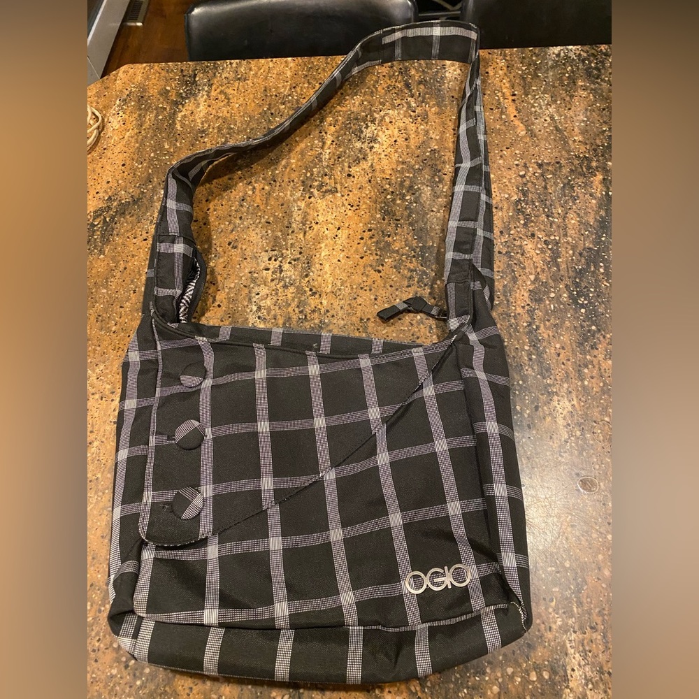 Ogio Brooklyn Tablet Purse - Black & White